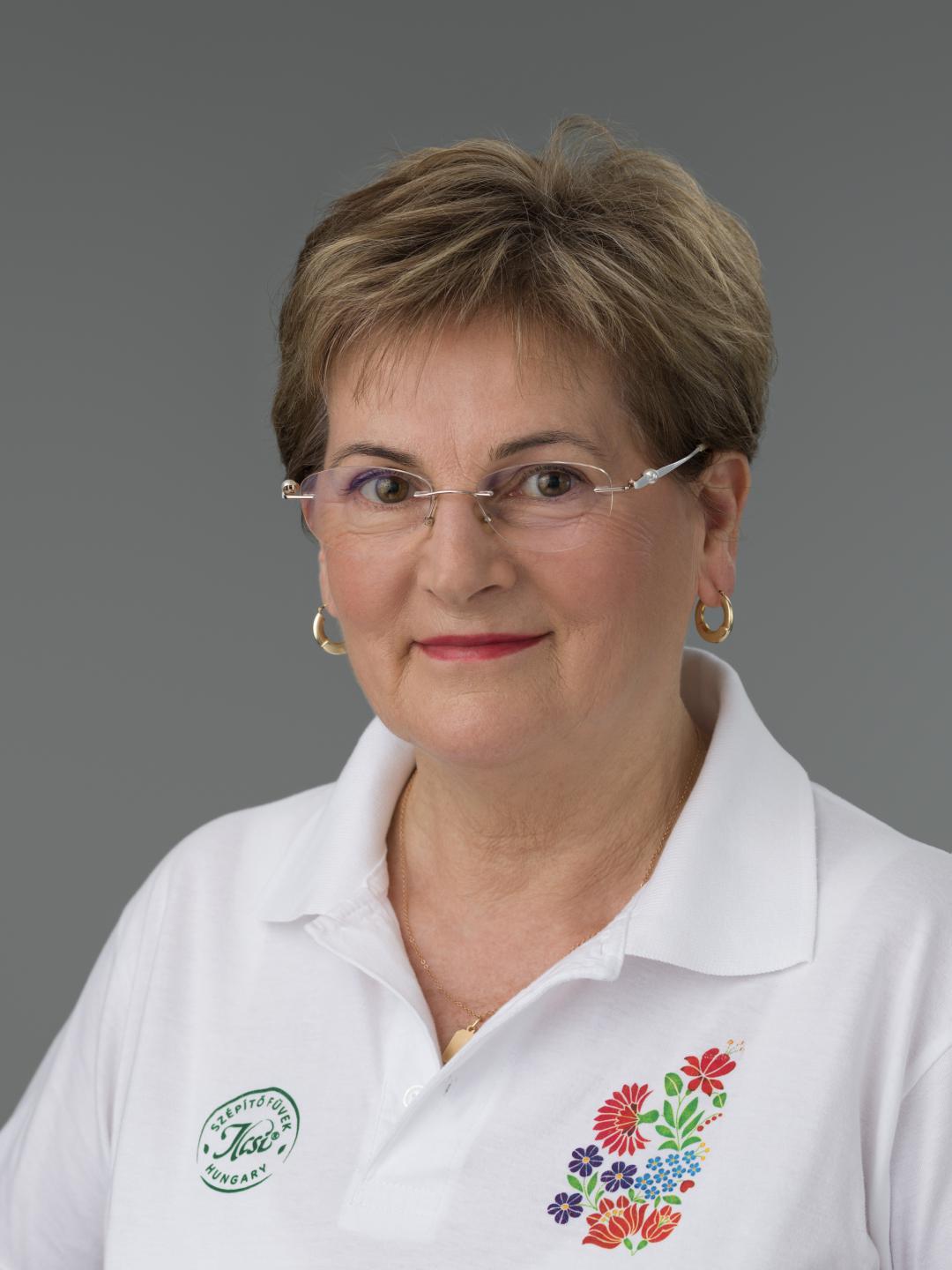 Ilcsi és Bars Debrecenben, Murvai Ilona portré